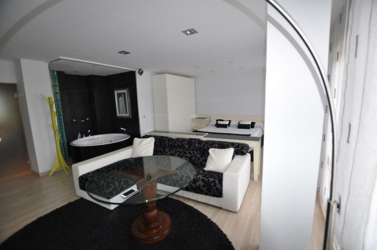 Black And White Suitte "Marques" Noja Exterior photo